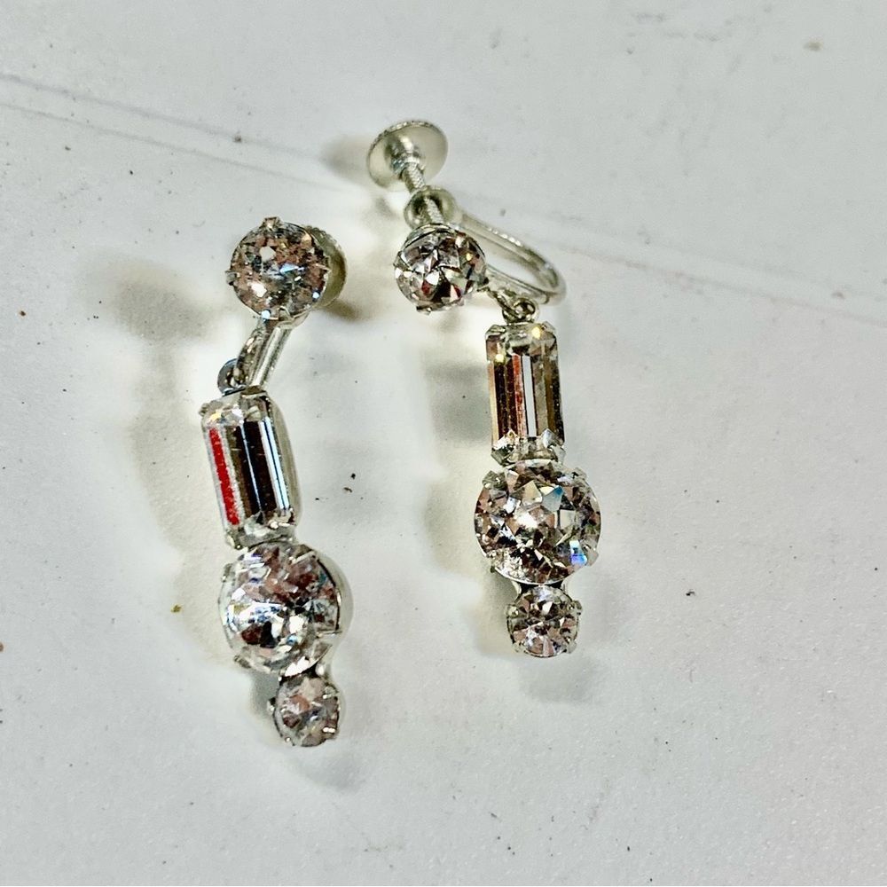 Vintage Deco Style Screw Dangle Drop Earrings Silver Tone Glass Crystal 1.5”